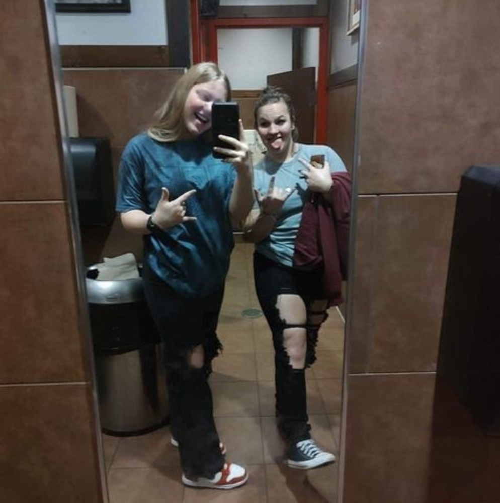 Meet your Posher, Sera